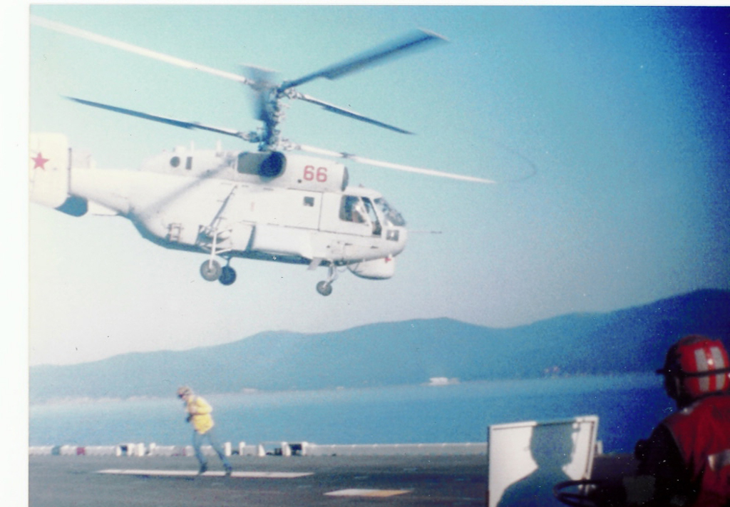 Ka27 Helix lands on USS Belleau Wood in Vladivostok 04